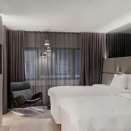라디슨 블루 로열 호텔, 호텔 4*
